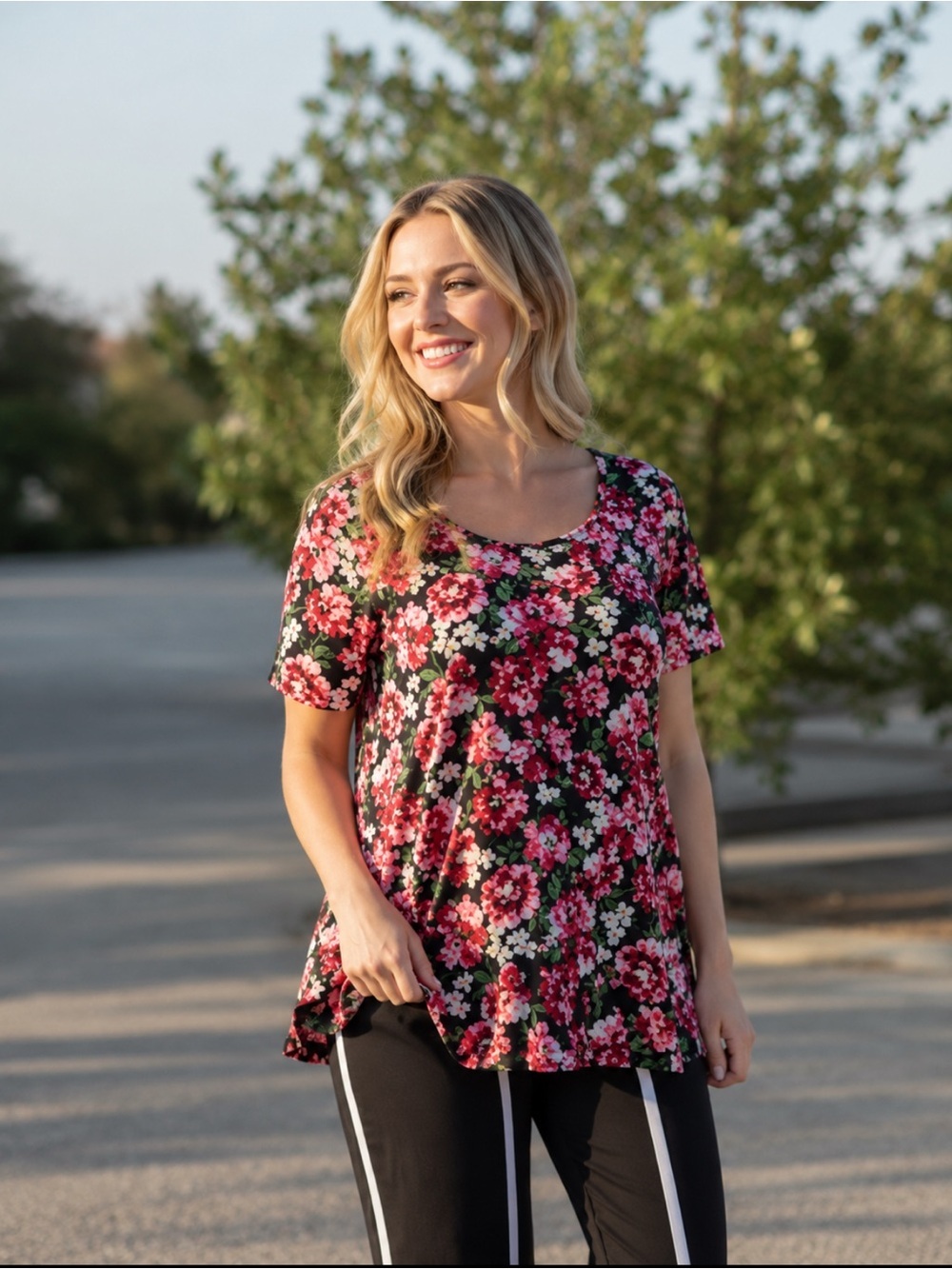 LuLaRoe Black Morgan Scoop Neck Tee with Pink Floral Size-X-Small Soft Romantic